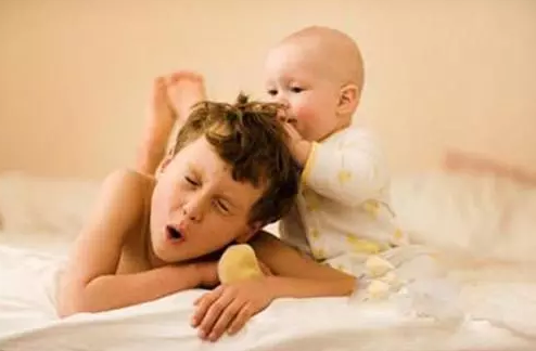 有了二寶忽略大寶的成長 有了二寶忽略大寶的說說朋友圈