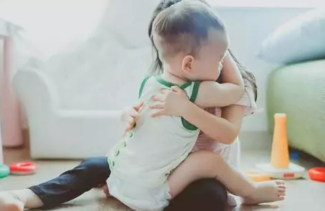 有了二寶忽略大寶的成長 有了二寶忽略大寶的說說朋友圈