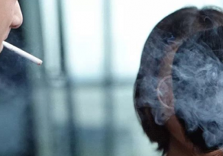 剛生的寶寶準爸爸吸煙有什么危害 二手煙對嬰兒有哪些危害