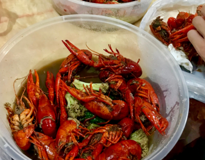 贊美小龍蝦的經典句子 吃龍蝦的有趣發什么說說好 贊美小龍蝦的經典句子 吃龍蝦的有趣發什么說說好