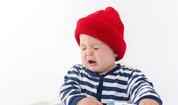 新生兒不停打噴嚏要緊嗎 寶寶打噴嚏怎么辦 新生兒不停打噴嚏要緊嗎 寶寶打噴嚏怎么辦