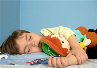 孩子大了不愿意分床睡怎么辦 孩子不與大人分床睡有什么危害