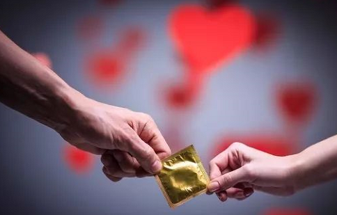 避孕套突然破了該怎么處理 避孕套破了會懷孕嗎 避孕套突然破了該怎么處理 避孕套破了會懷孕嗎