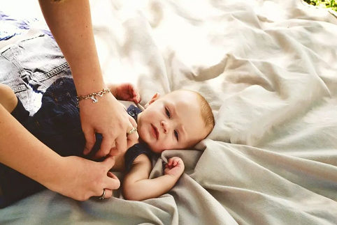 痱子用花露水還是痱子粉好 寶寶長痱子怎么護(hù)理