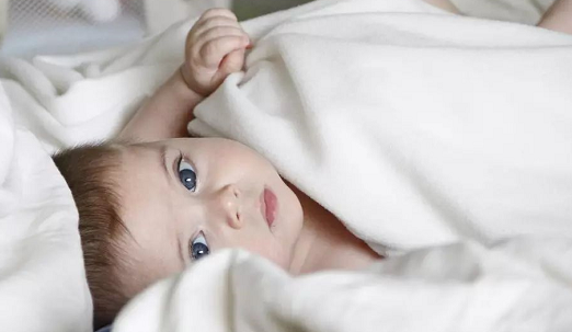 痱子用花露水還是痱子粉好 寶寶長痱子怎么護(hù)理