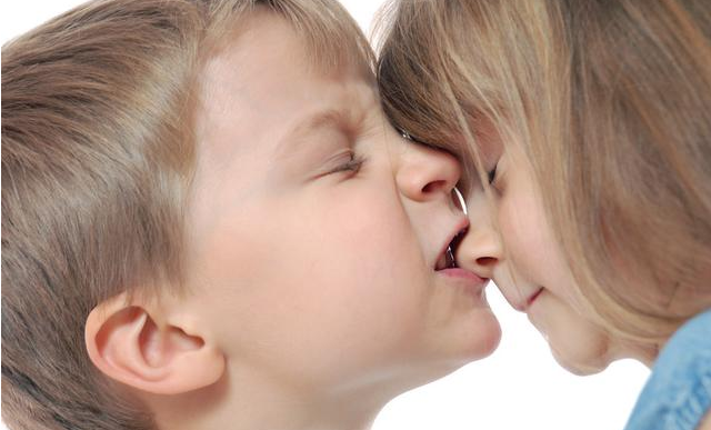 孩子喜歡咬人是怎么回事 孩子喜歡咬人怎么辦