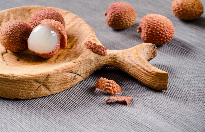 孕婦吃荔枝會導(dǎo)致流產(chǎn)嗎 孕婦吃荔枝一次吃幾顆比較好