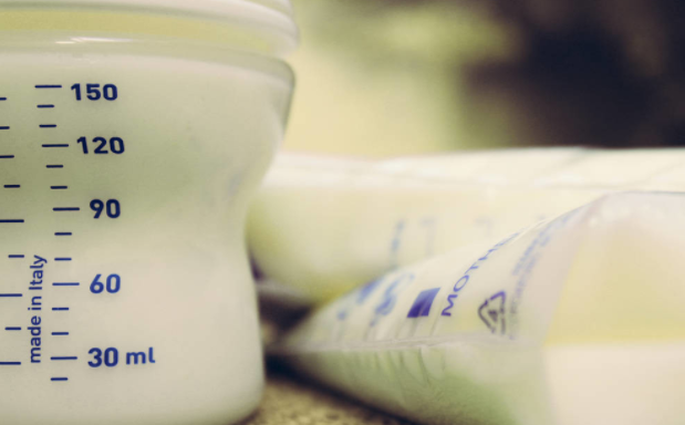 解凍后母乳變腥味可以給寶寶吃嗎 母乳冷凍后怎么降低腥味