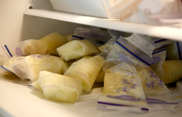 解凍后母乳變腥味可以給寶寶吃嗎 母乳冷凍后怎么降低腥味