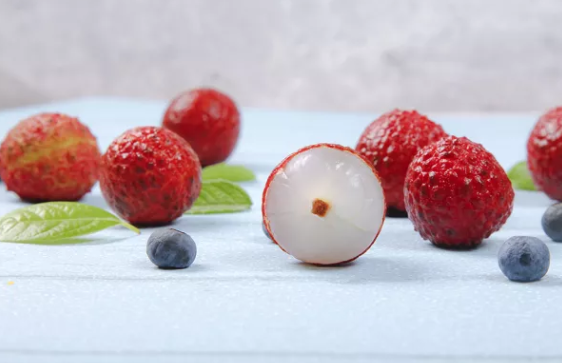 哺乳期能吃荔枝嗎 哺乳期能吃荔枝容易上火嗎