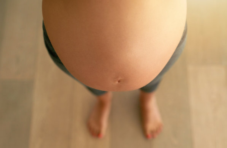 羊水偏少喝水有用嗎 孕晚期羊水偏少怎么辦