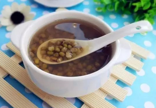 懷孕了能喝綠豆湯嗎 孕婦喝綠豆湯對胎兒有好處嗎
