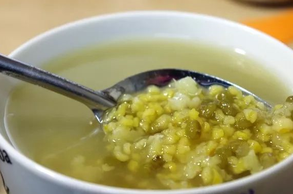 月子期能喝綠豆湯嗎 喝綠豆湯要注意什么