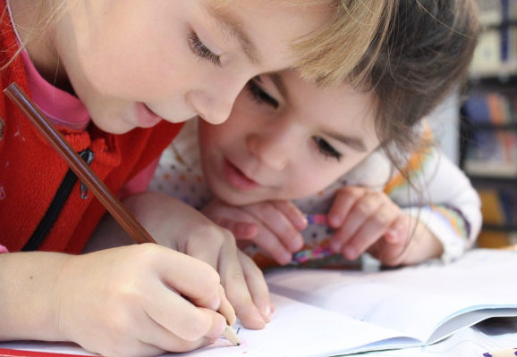 管教孩子比拳頭和嘴巴更有效的方式 不打不罵怎么教育孩子