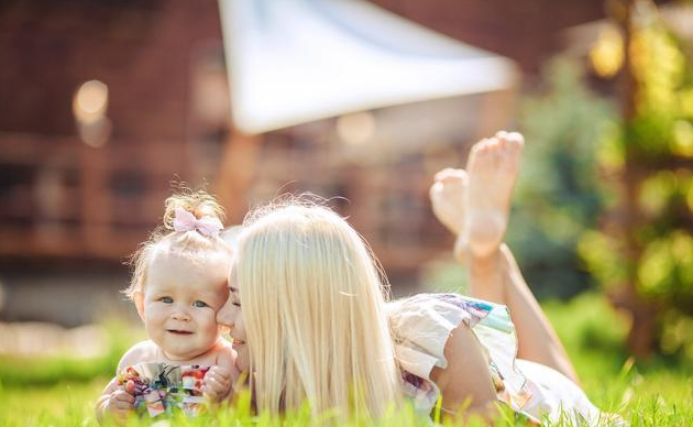 產后第一次來月經有血塊是怎么回事 產后月經異常的幾大癥狀 產后第一次來月經有血塊是怎么回事 產后月經異常的幾大癥狀