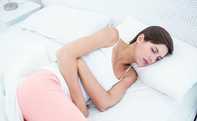 產后第一次來月經有血塊是怎么回事 產后月經異常的幾大癥狀 產后第一次來月經有血塊是怎么回事 產后月經異常的幾大癥狀