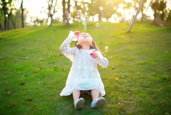 母親拒絕幫忙帶小孩 年輕女兒的話令人深思