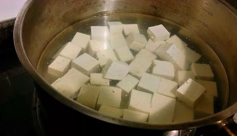 哺乳期吃豆腐下奶嗎 哺乳期吃豆腐的營養功效