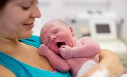 孩子足月出生和過了預產期出生有什么區別 孩子超過孕產期出生好嗎