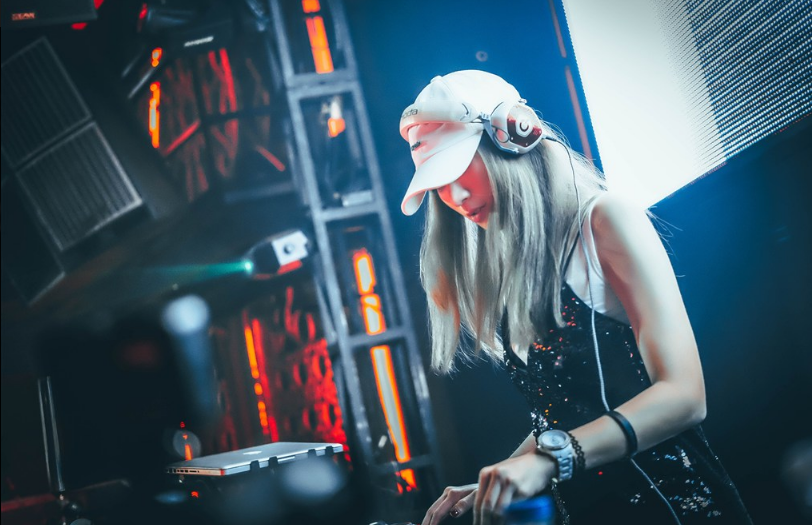 大人熬夜會對孩子產生影響嗎 大人熬夜情緒會不會影響孩子