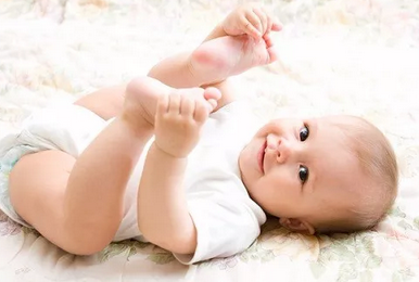 夏天寶寶要不要穿紙尿褲 夏季如何預防寶寶紅屁股