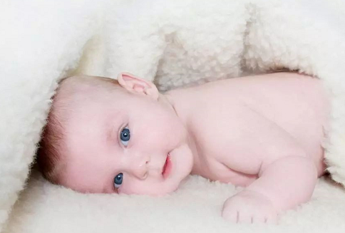 新生兒吹空調要注意的幾大問題 新生兒能吹空調嗎