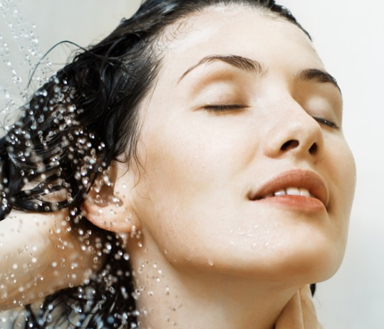 來大姨媽了洗澡如何正確洗 月經(jīng)期洗澡這樣洗才對了