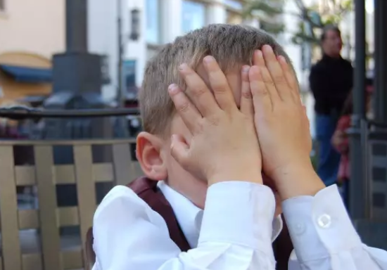 孩子害羞不敢表現自己怎么辦 孩子害羞性格怎么引導