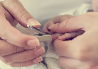 新生兒多久才可以剪指甲 給寶寶剪指甲這幾種誤區要注意