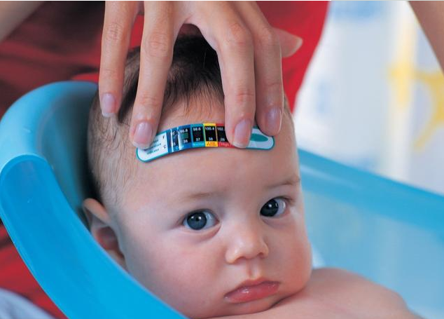 夏季寶寶發(fā)燒怎么降溫 夏季寶寶發(fā)燒護(hù)理方法