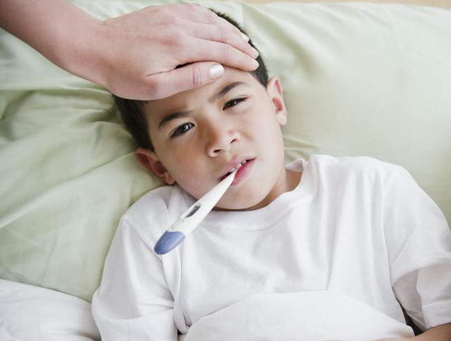 夏季寶寶發(fā)燒怎么降溫 夏季寶寶發(fā)燒護(hù)理方法