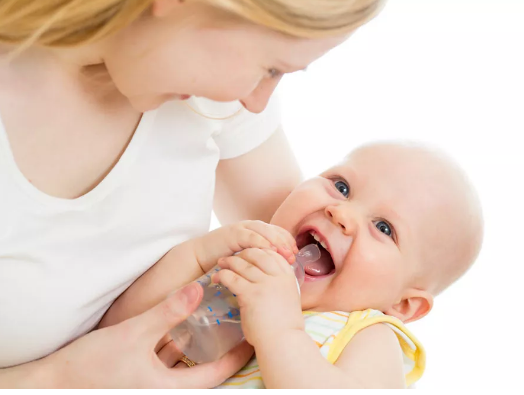 喂奶姿勢會(huì)影響寶寶聽力嗎 正確的喂奶姿勢是怎么樣的