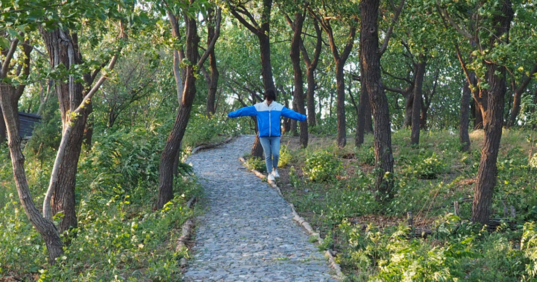 爬山的說說心情短語 去爬山的說說句子感慨