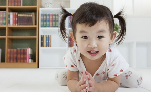 孩子頻繁眨眼睛怎么回事 孩子頻繁眨眼睛怎么辦