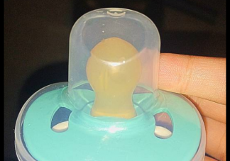 安撫奶嘴會傷害到寶寶的牙齦嗎 安撫奶嘴對寶寶牙齒有影響嗎