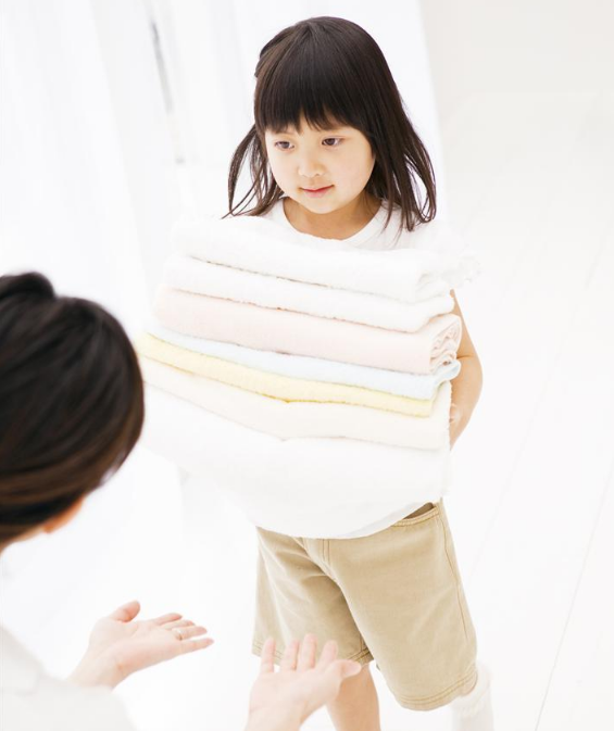 如何在廚房鍛煉孩子的動手能力 在廚房鍛煉孩子動手能力的方法 如何在廚房鍛煉孩子的動手能力 在廚房鍛煉孩子動手能力的方法