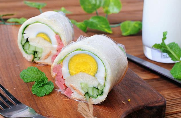 寶寶第一口輔食可以吃蛋黃嗎 寶寶輔食食材添加順序