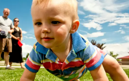 夏天小孩光腳走路會著涼嗎 小孩老是光腳在家跑好不好