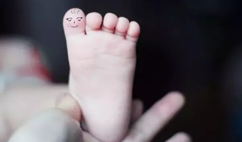 夏天小孩光腳走路會著涼嗎 小孩老是光腳在家跑好不好