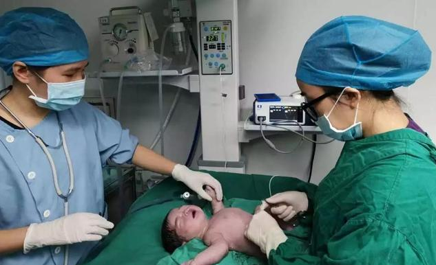 產婦突發臍帶脫垂是怎么回事 產婦臍帶脫垂的原因 產婦突發臍帶脫垂是怎么回事 產婦臍帶脫垂的原因