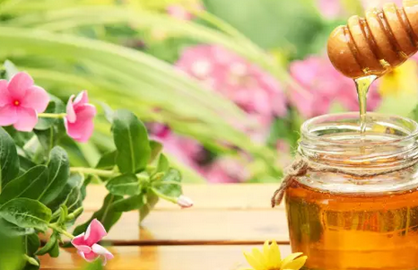 孕婦喝蜂蜜水胎兒頭會大嗎 孕婦喝蜂蜜水對胎兒會有影響嗎