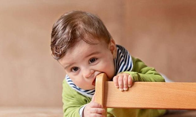 寶寶出牙發熱是怎么回事 寶寶出牙難受怎么辦