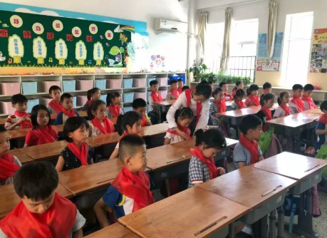 小學少先隊入隊儀式活動報道2019 小學少先隊入隊儀式新聞稿