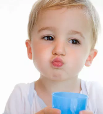 孩子睡覺時愛出虛汗是什么原因 孩子出虛汗怎么改善