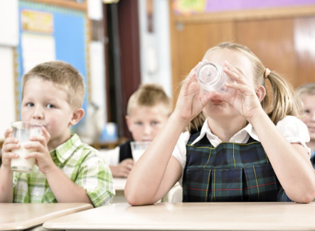 寶寶戒奶晚了會影響腦部發(fā)育嗎  寶寶什么時候需要戒奶了
