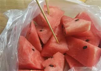 夏天吃西瓜超開心說說 夏天吃西瓜心情很好說說朋友圈