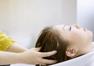 月子里洗頭是自然干還是用吹風機好 月子期洗頭要注意什么