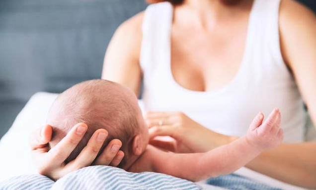 哺乳期乳頭皸裂怎么喂奶 乳頭皸裂護理方法