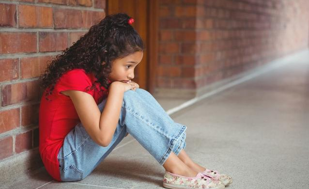 媽媽生二胎大女兒癔癥性眼盲是怎么回事 女孩為什么得癔癥性眼盲