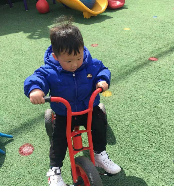 六一不能陪孩子過的心情說說 兒童節不能陪伴孩子愧疚句子